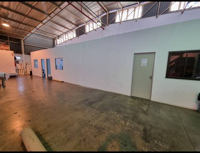 420M² WAREHOUSE TO LET IN SELBY